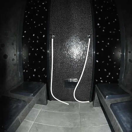 Haus Scheiber בית הארחה 3*